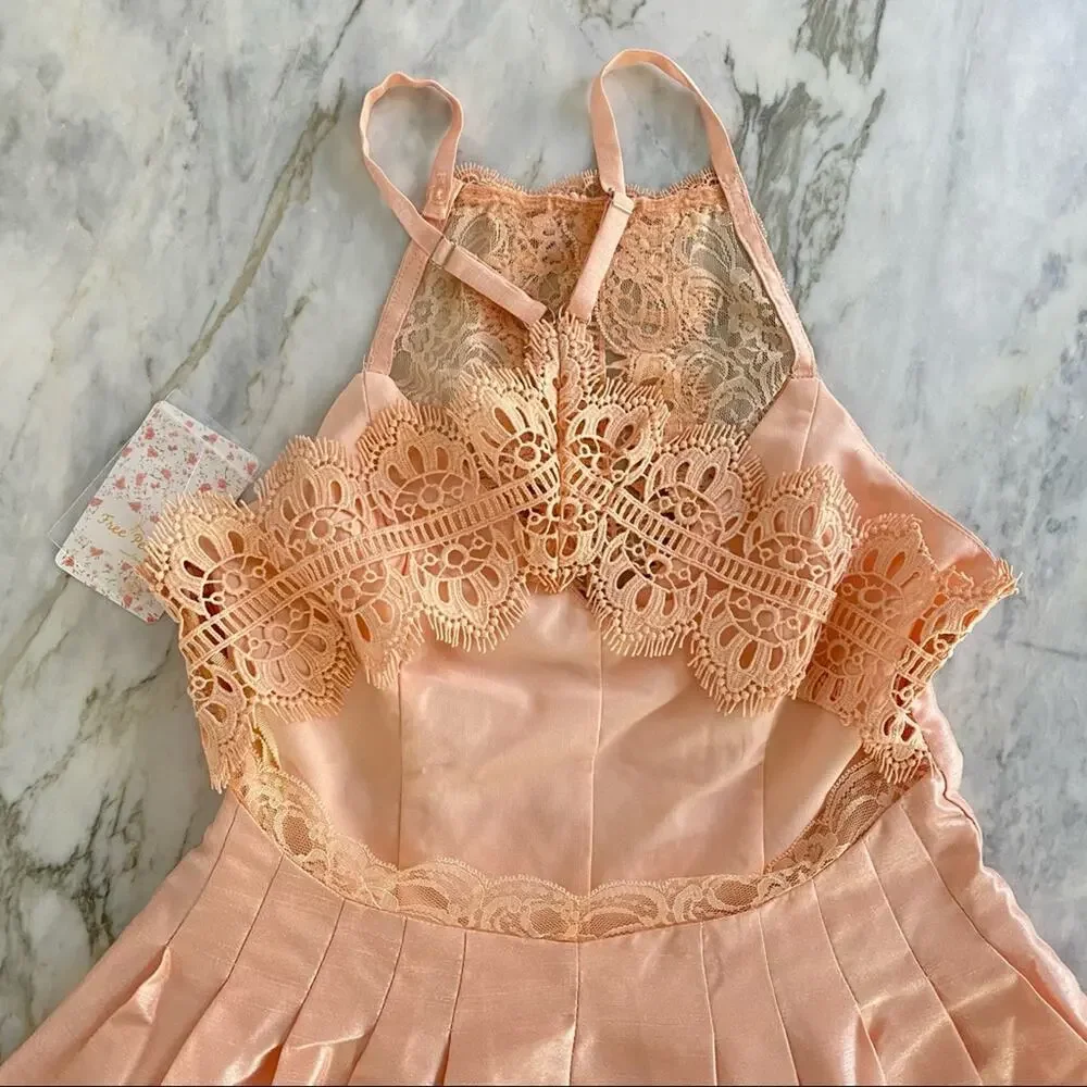FREE PEOPLE $250 Heart to Heart Crochet Lace Trim Dress Romper Petal Pink Size 0